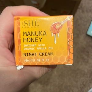 Manuka honey night cream